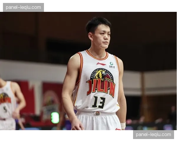 【2026年4月CBA联赛战术演变全景分析·赛事筹办·动态“为适应更快节奏，CBA联盟考察多个城市，计划升级季后赛场馆地板弹性标准”